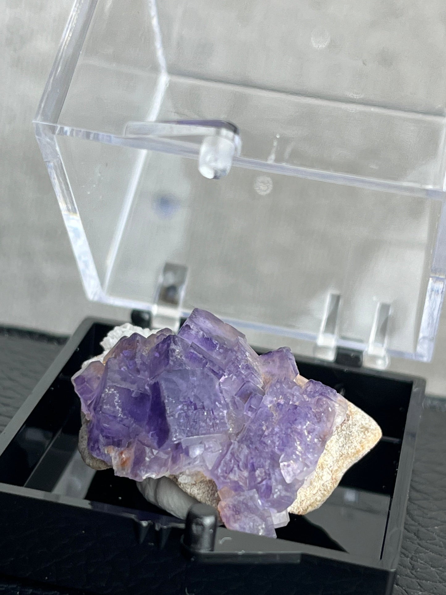 Lilla Fluoritt med boks, God kvalitet J