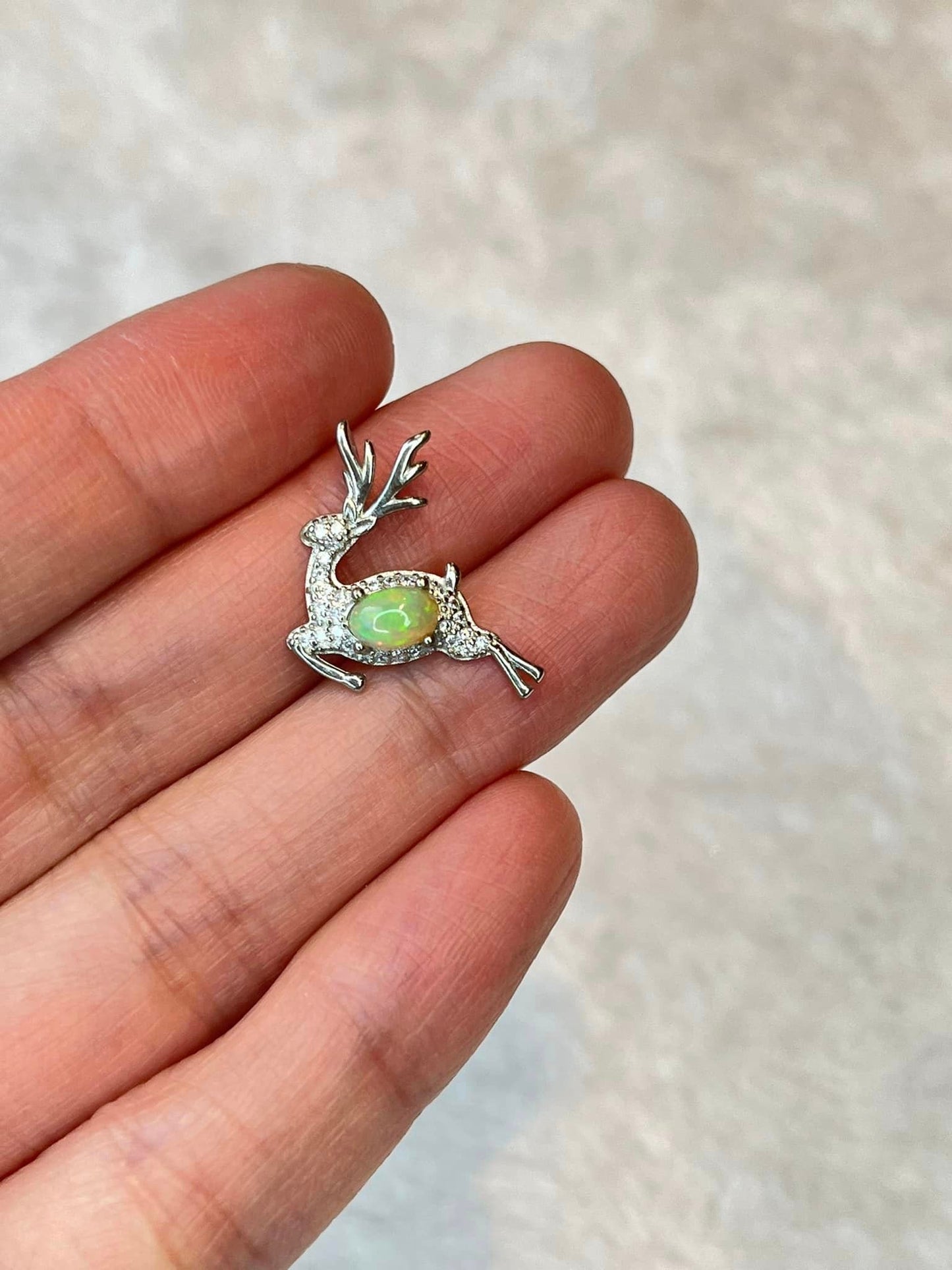 Opal anheng i 925 sterling sølv