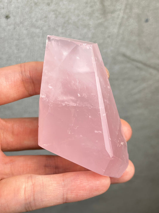 Rosenkvarts fri form A