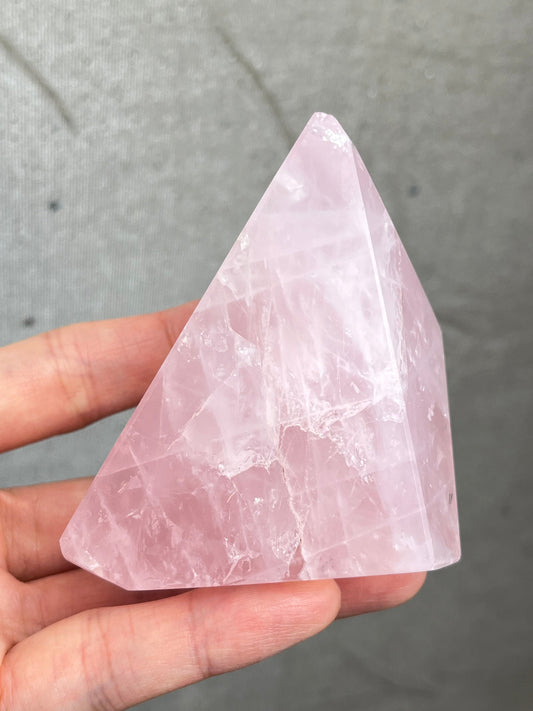 Rosenkvarts fri form H