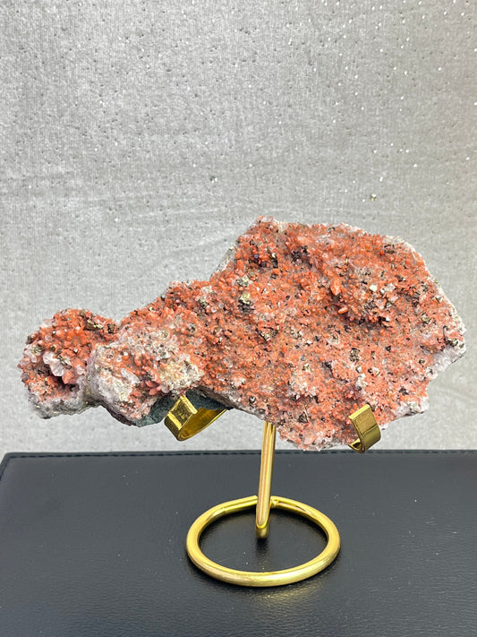 Kvarts med hematitt og pyritt