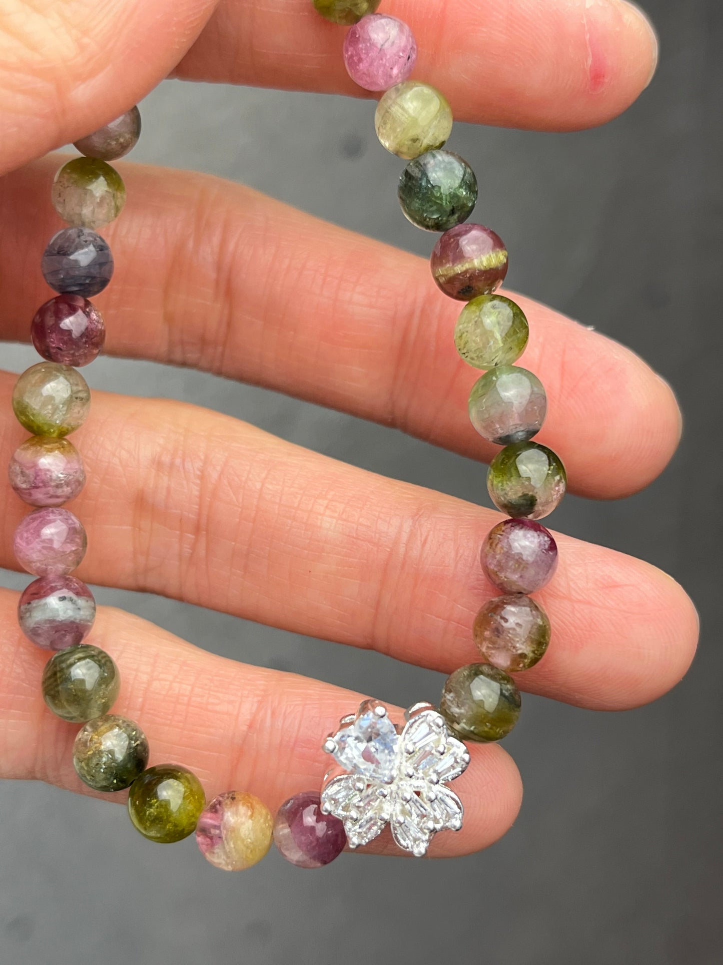 Turmalin- Håndlaget armbånd med karabinlås