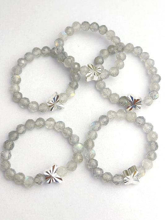 Ring av Labradorittperler