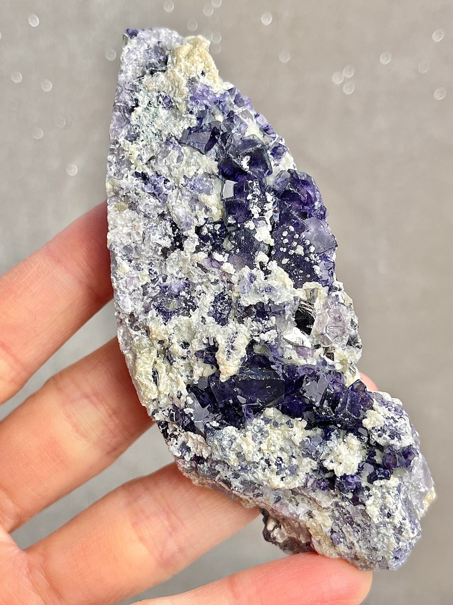 Lilla Fluoritt med pyritt