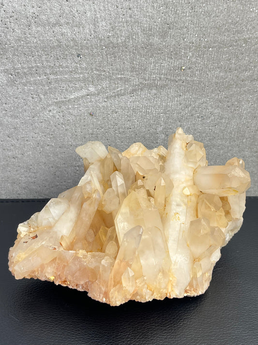 Kvarts gruppe med jernoksid, 1.1kg