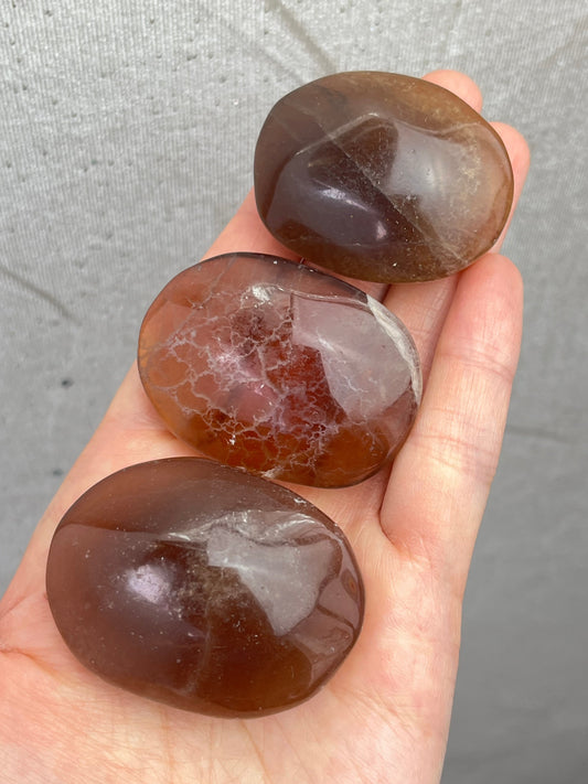 Brun Fluoritt Håndstein  4-5cm