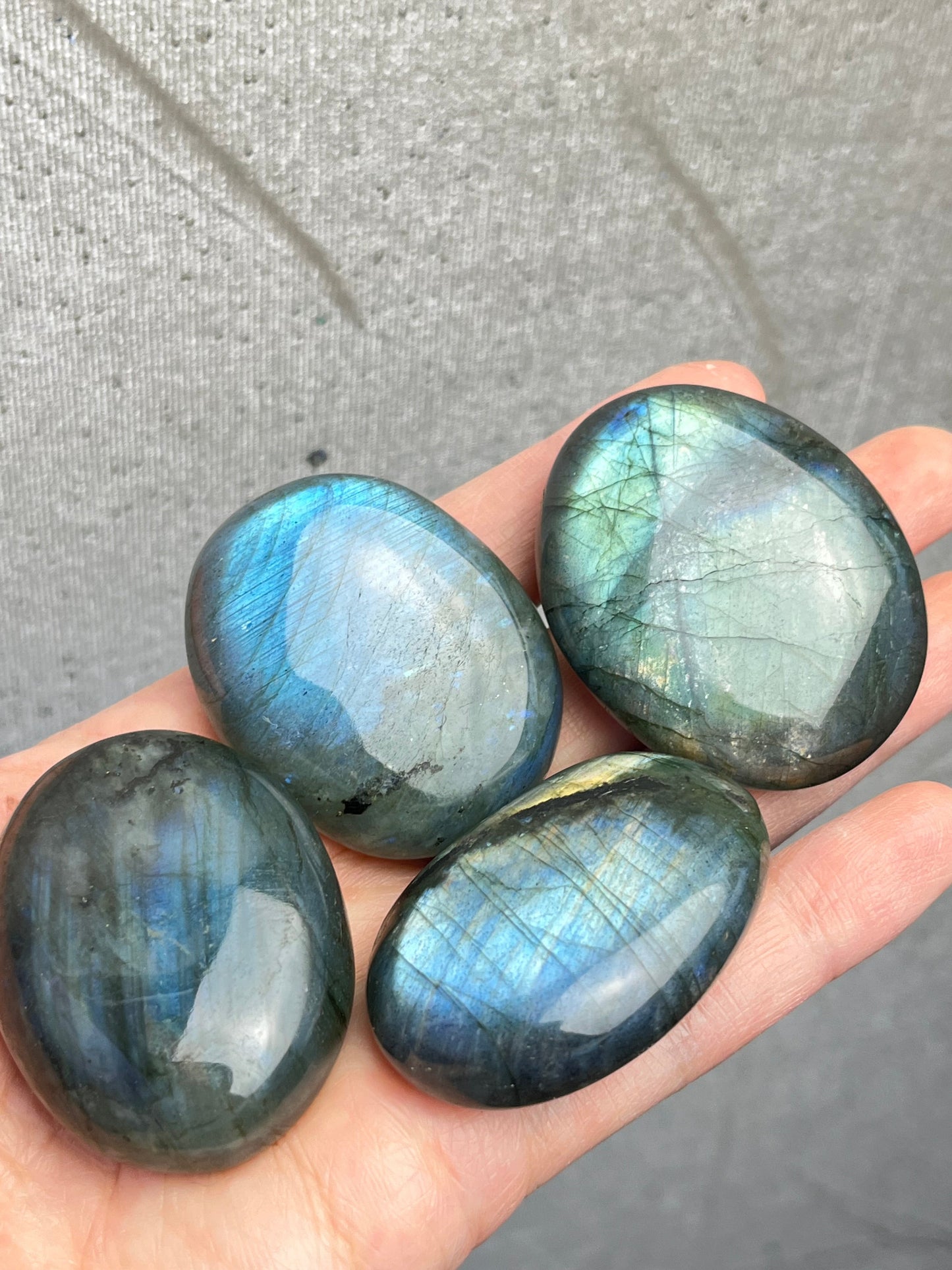 Labradoritt Håndstein 43-48mm