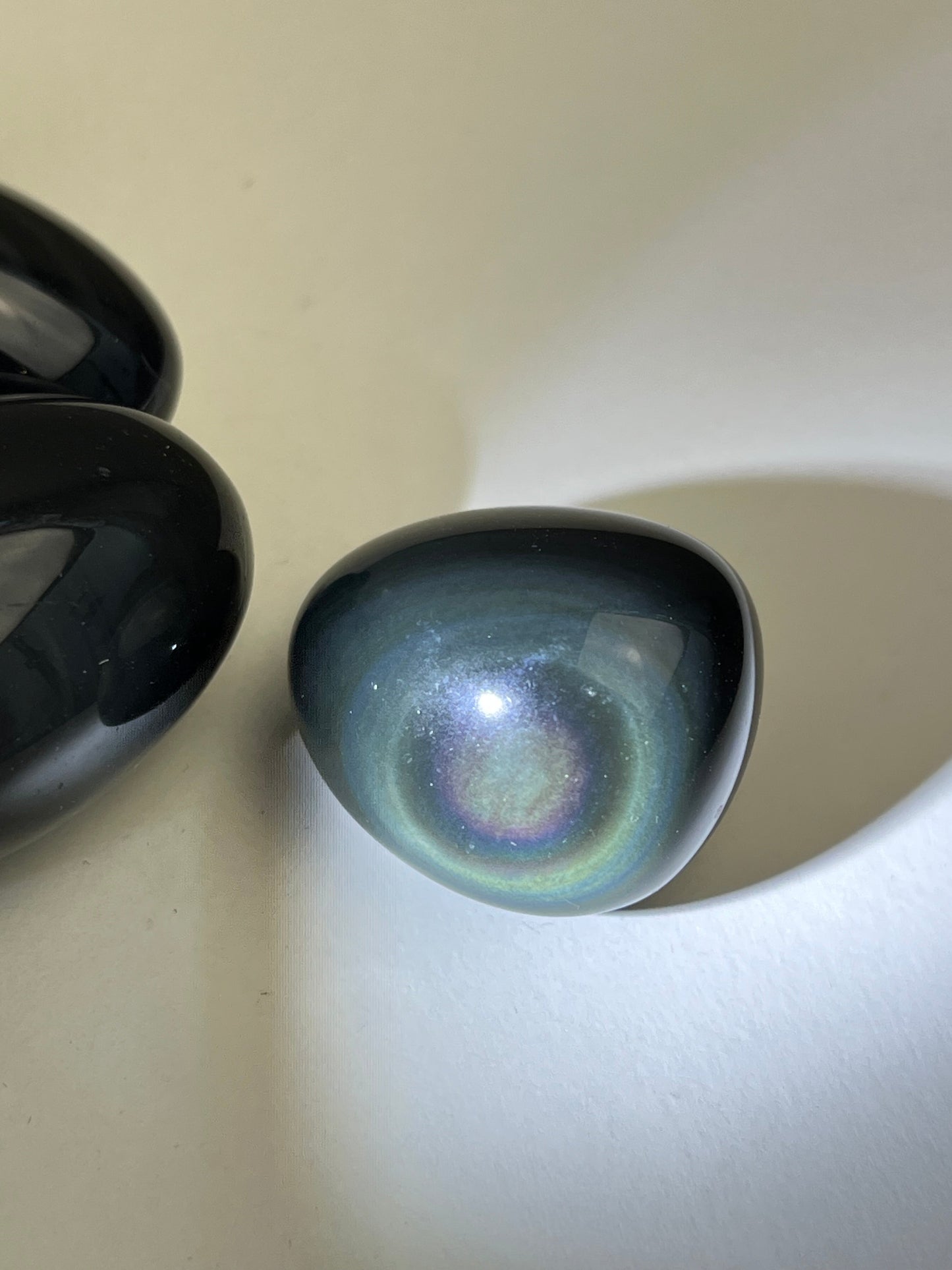 Obsidian Regnbue tromlet 30-45mm