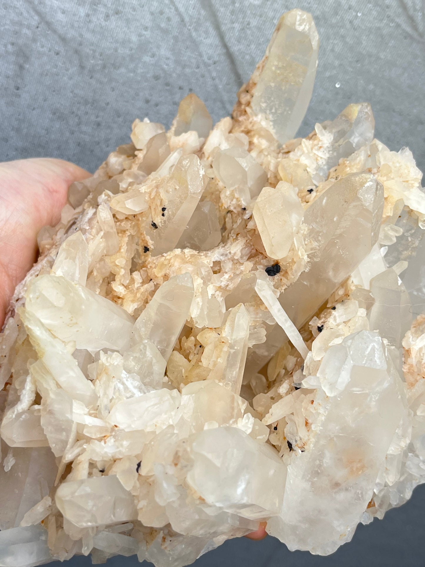 Kvarts gruppe med jernoksid, 1.3kg