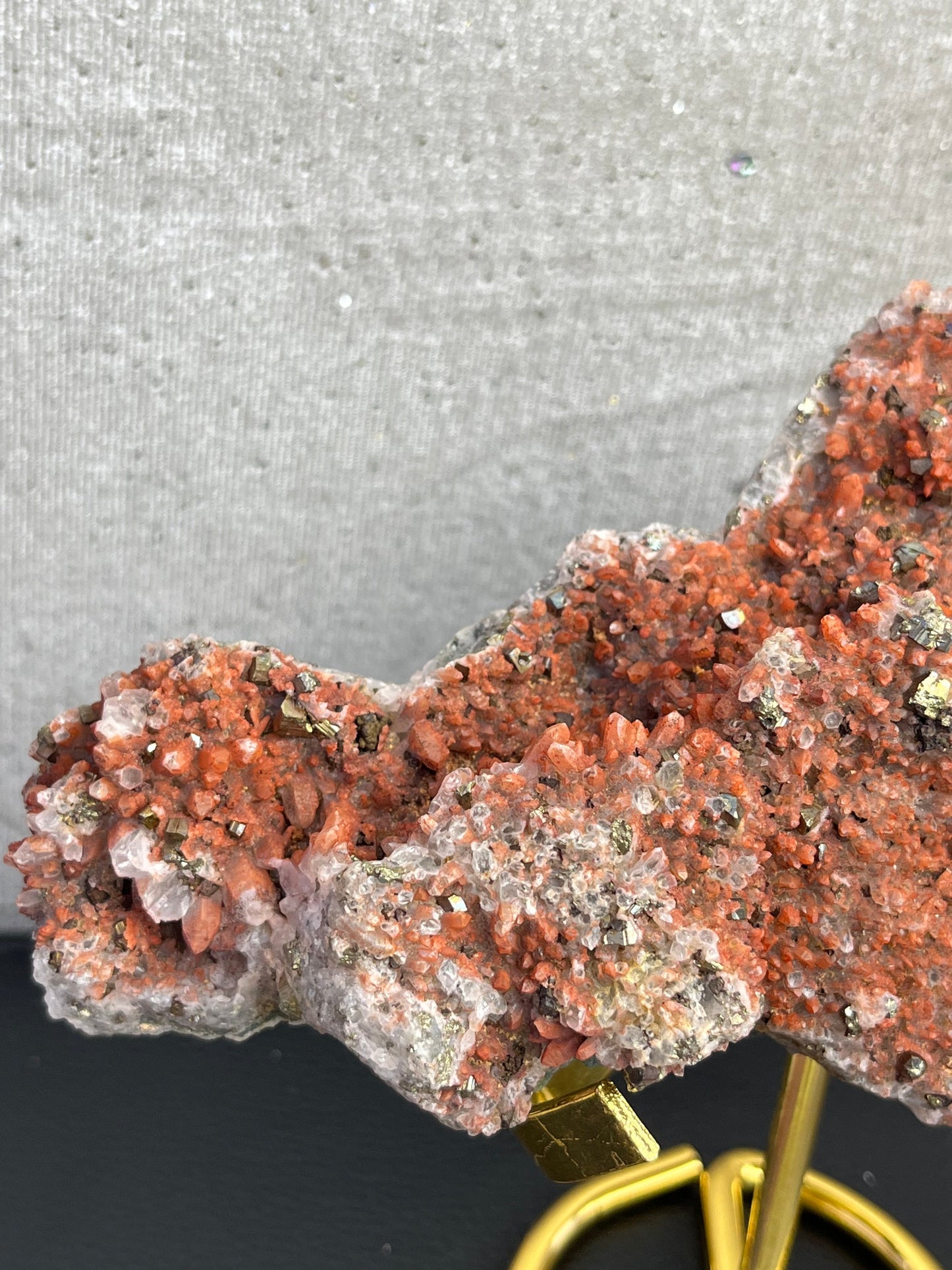 Kvarts med hematitt og pyritt