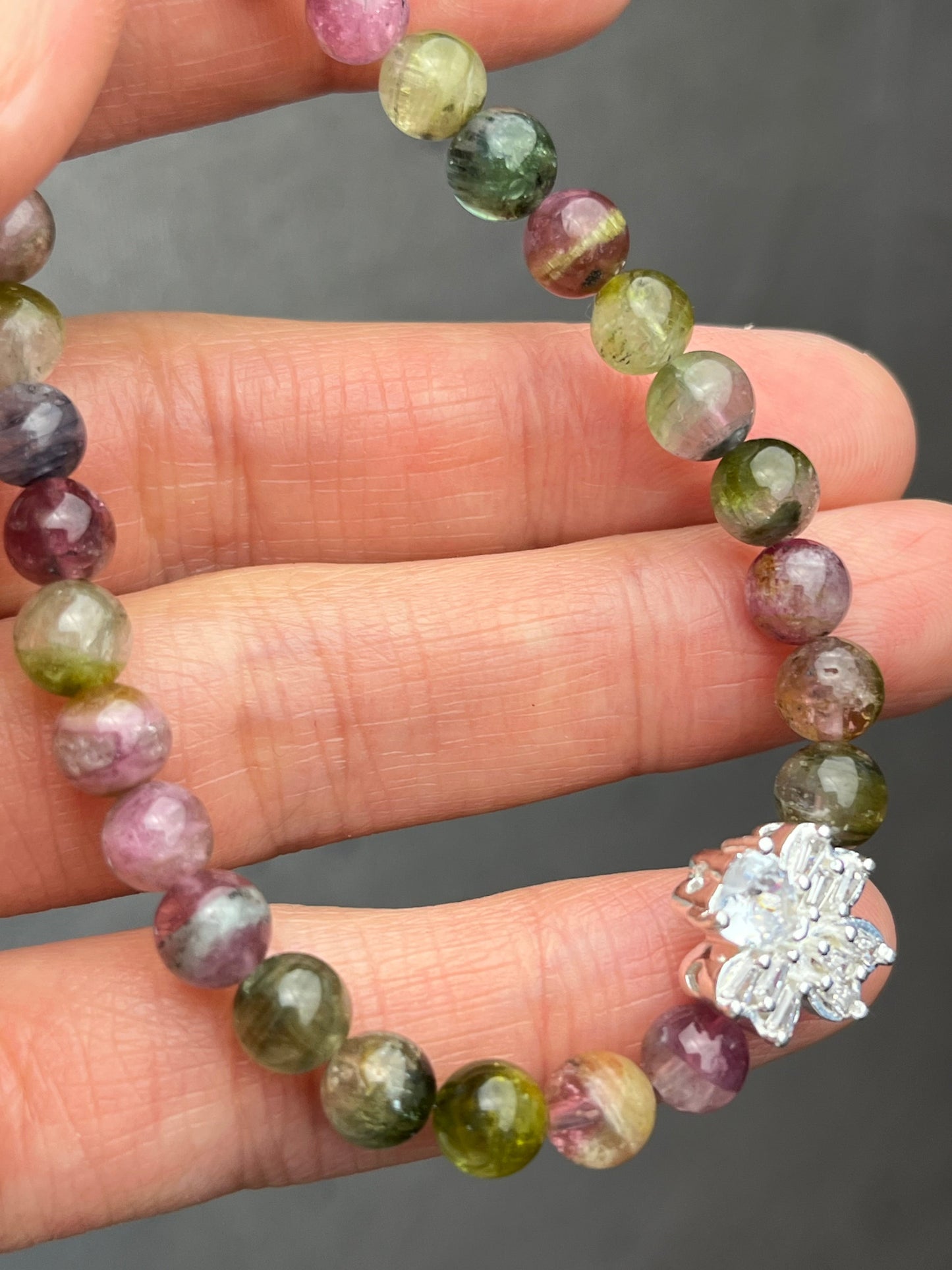 Turmalin- Håndlaget armbånd med karabinlås