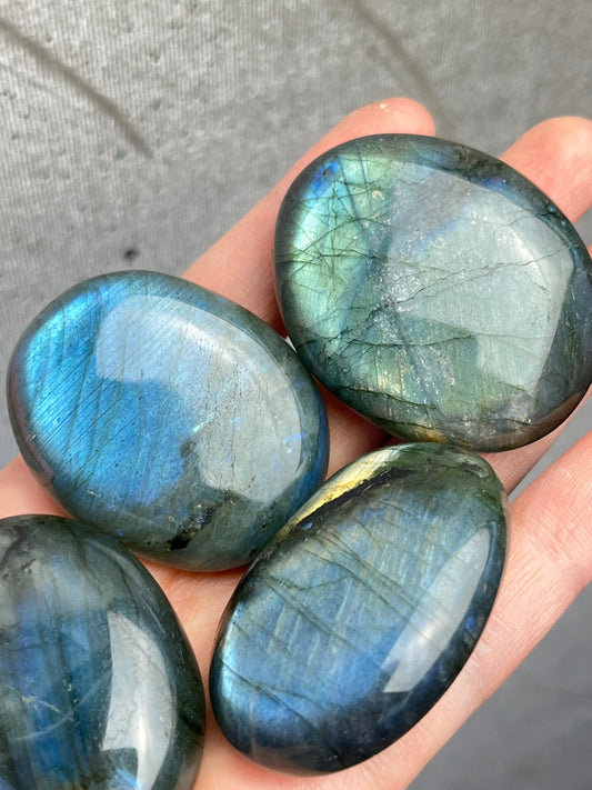 Labradoritt Håndstein 43-48mm
