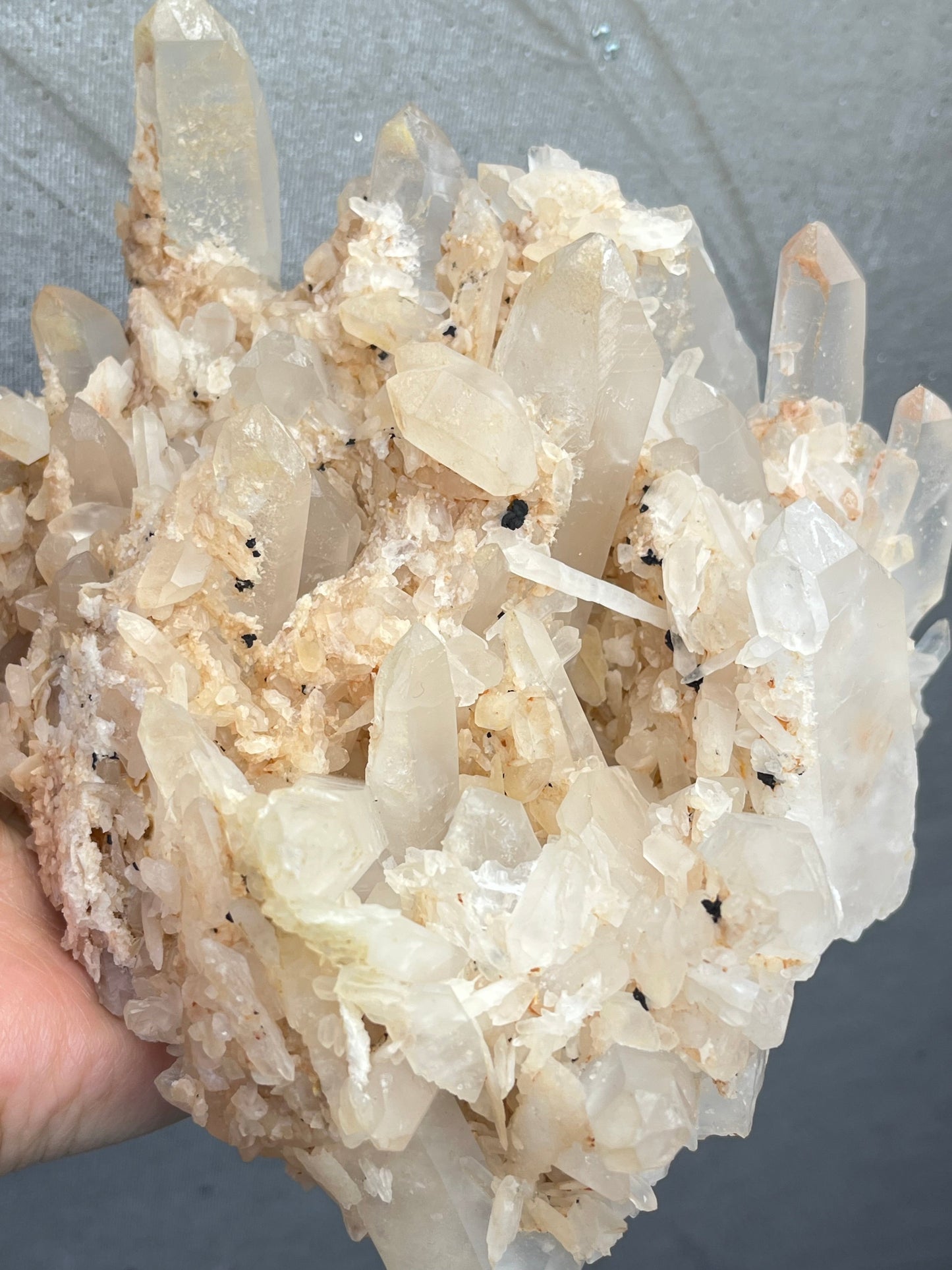 Kvarts gruppe med jernoksid, 1.3kg