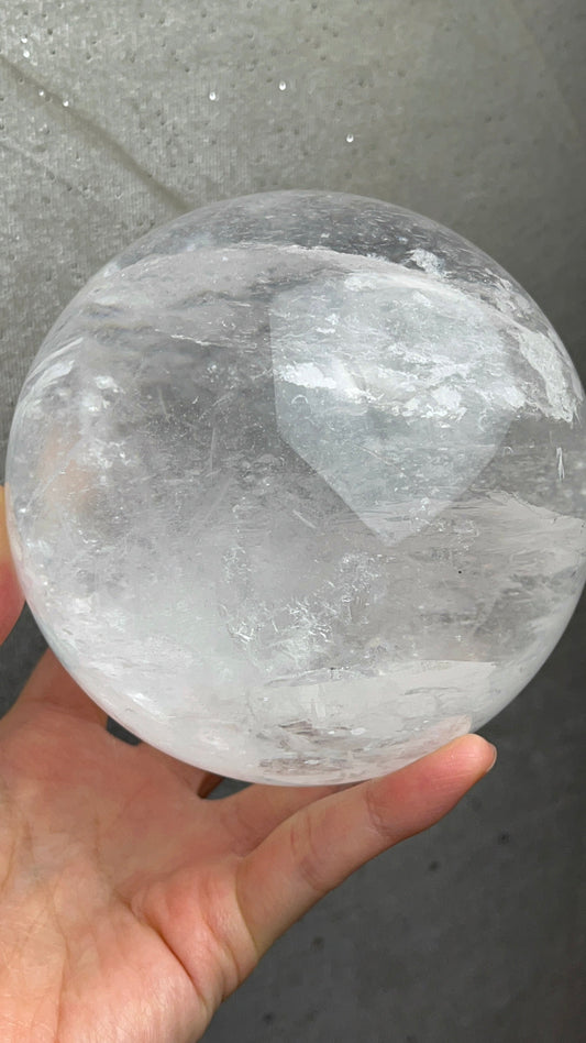 Klar kvarts Bergkrystall Kule XL 10.5cm, 1.7kg