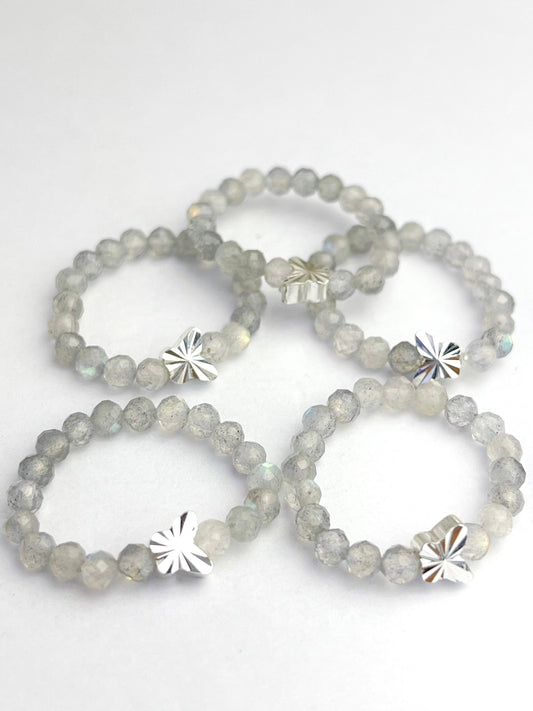 Ring av Labradorittperler