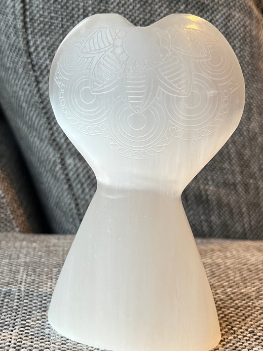 Selenitt hjerte (stående), litt konkav (underside)